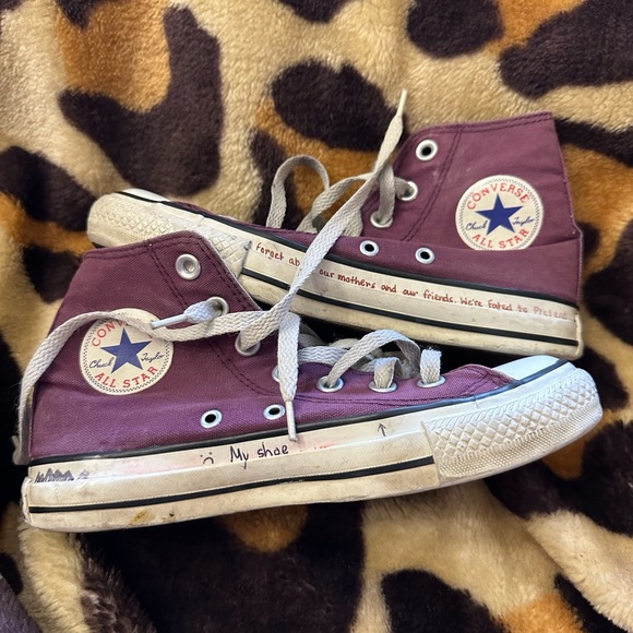 Super cute Converse - Picture 1 of 3